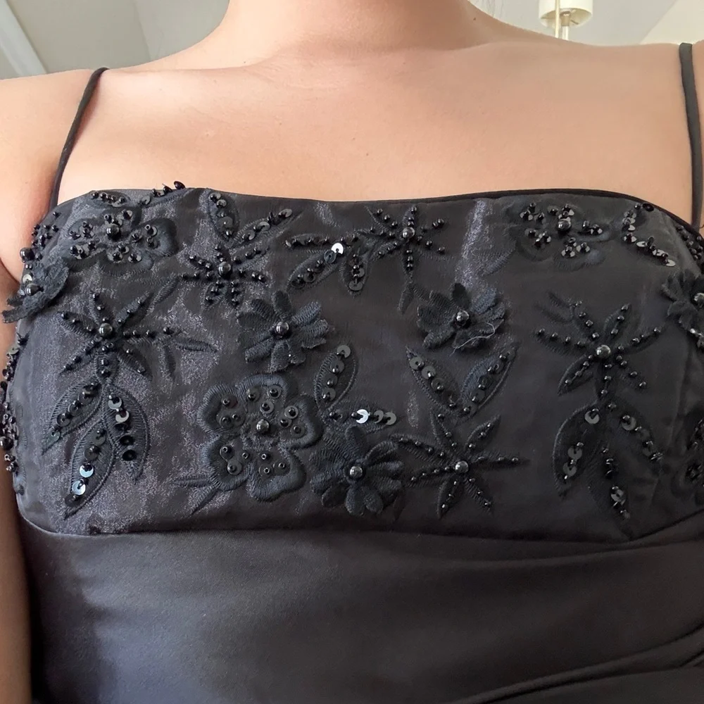 Jump Black and White Two-Tone Ruffled Prom Gown - Picture 3 of 4